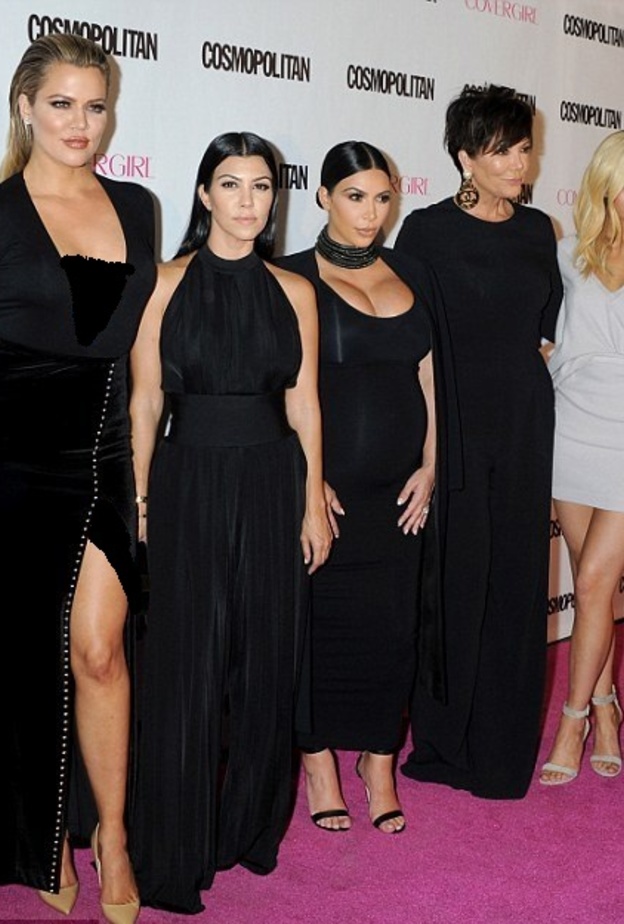 الأسود كان اللون المفضل بالنسبة لعائلة الكارداشيان