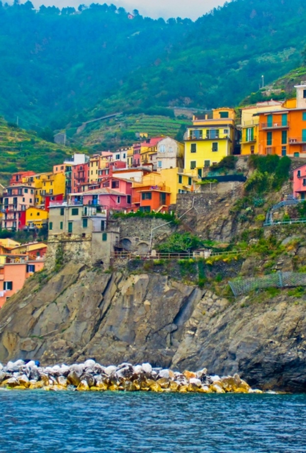 ساحل سنك تير والتجول في الشوارع الجميلة المرصوفة بالحصى