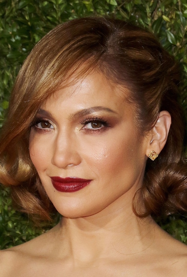 إطلالة جينيفر لوبيز الأخيرة في حفل المصمم طوني ورد