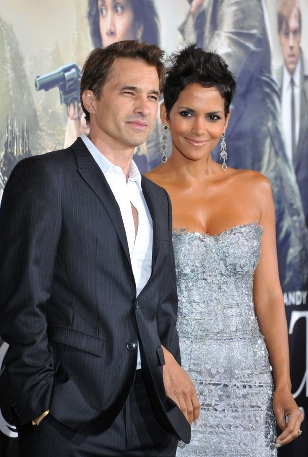 أوليفر مارتينيز  وهالي بيري