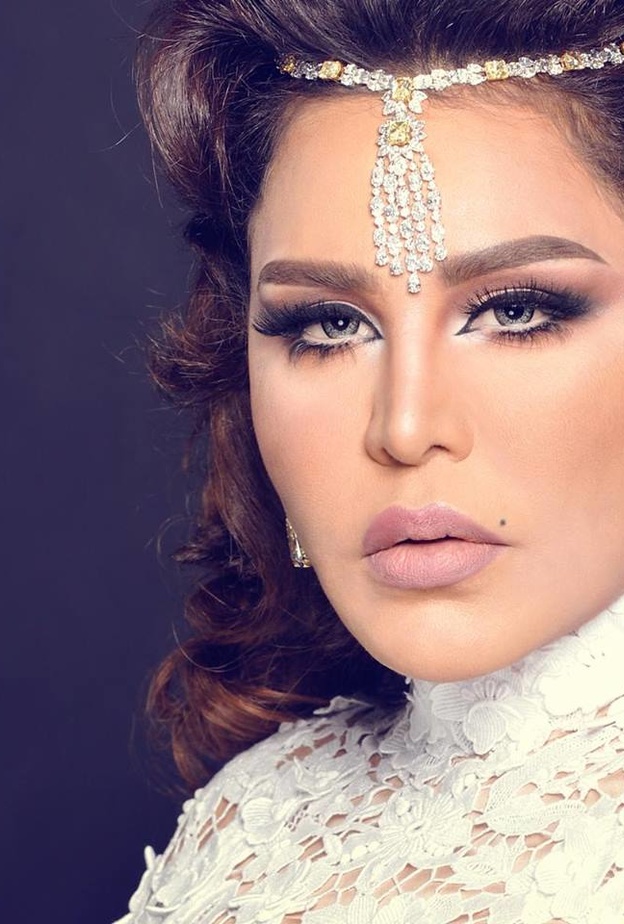 الفنانة احلام تستخدم دوما الكحل الابيض داخل عينيها لتوسيعهما