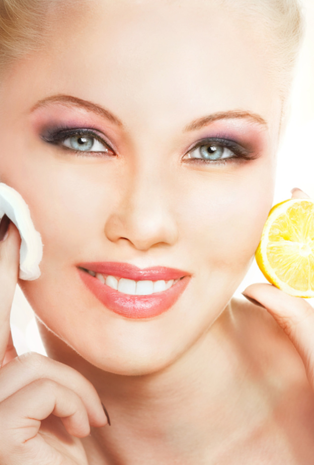 الحامض يحتوي على مواد قابضة تعمل على تضييق مسامات الجلد