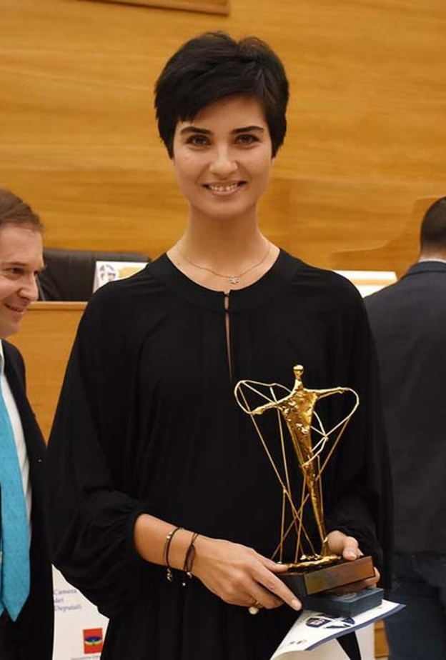 توبا بيوكستون تكرم عن مسلسلها العشق الاسود