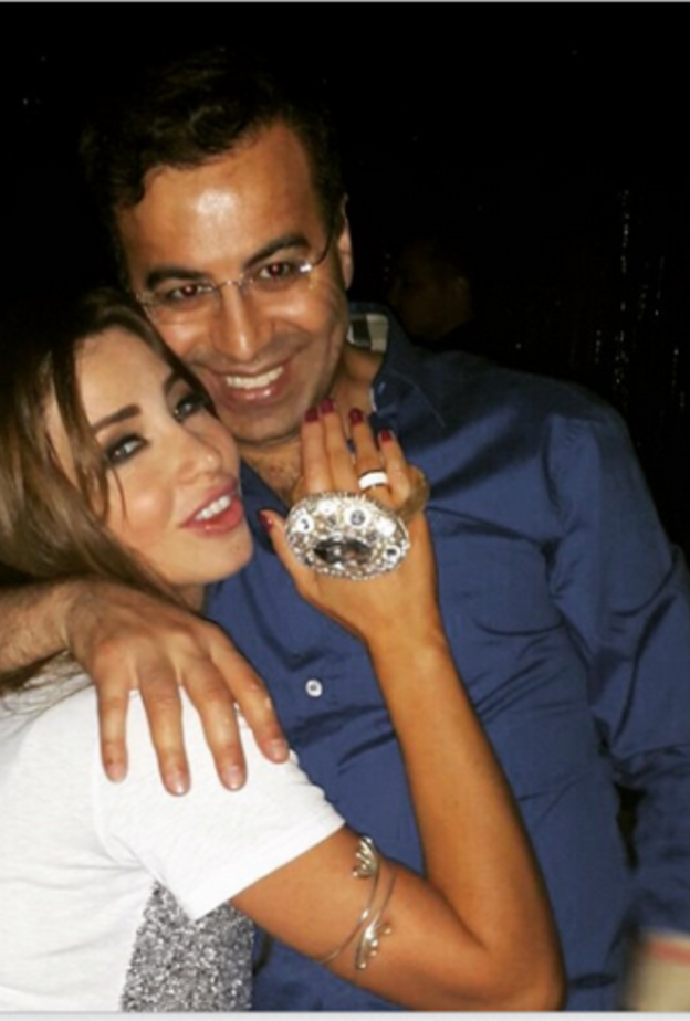 السوار الذي تلقته انابيلا من زوجها هدية في عيد ميلادها