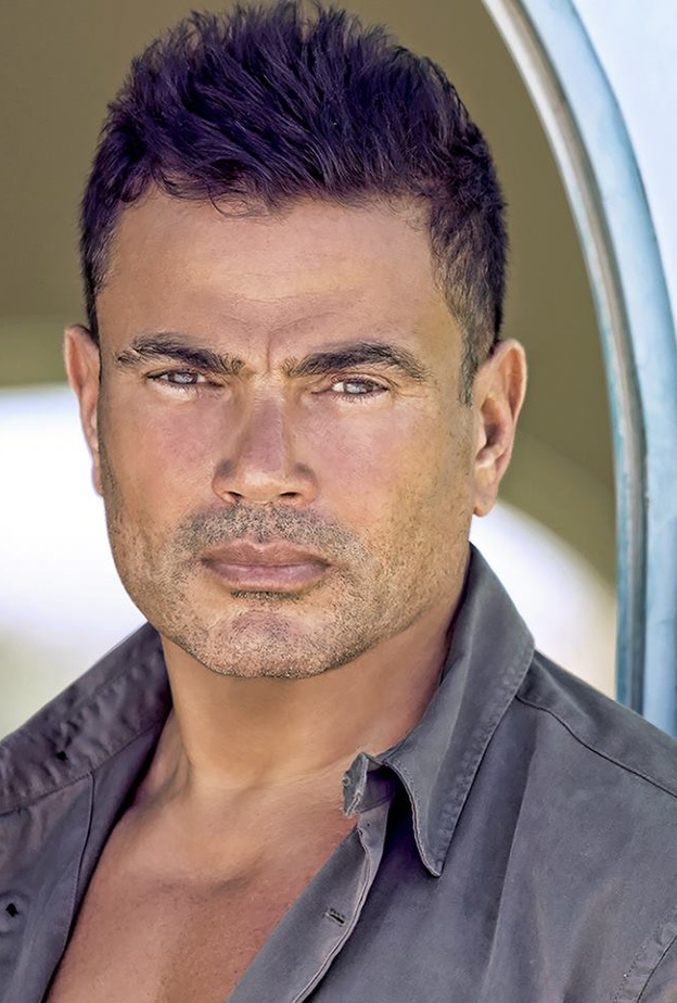 السرية دائما تحاط بالفنان عمرو دياب 