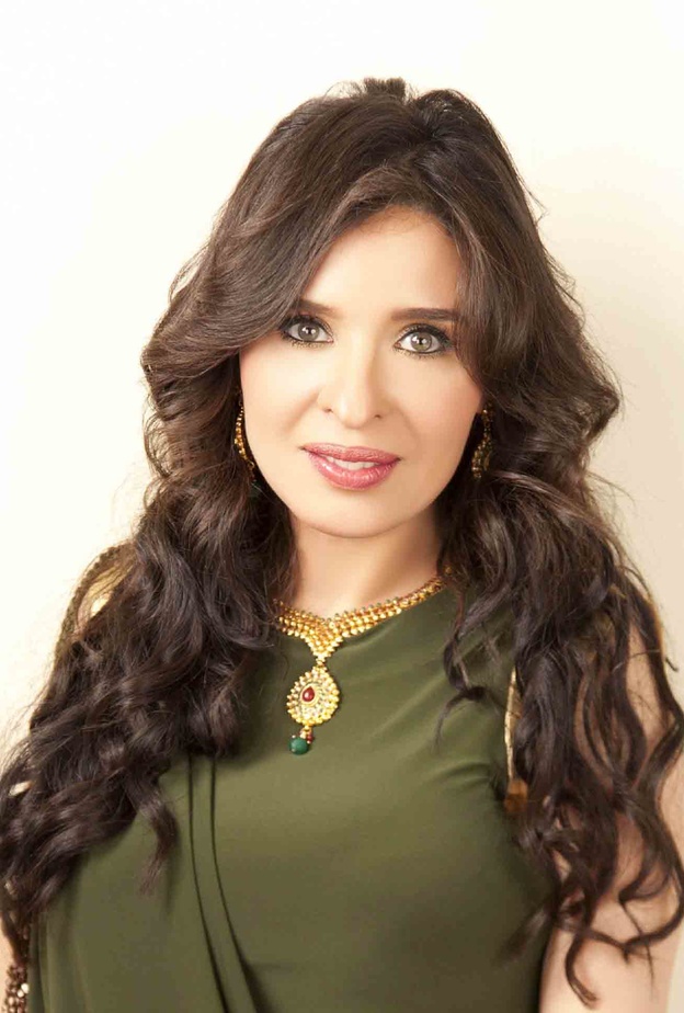 دينا تحرص على التقاط صورًا لها في كل جولاتها وترفعها على مواقع التواصل