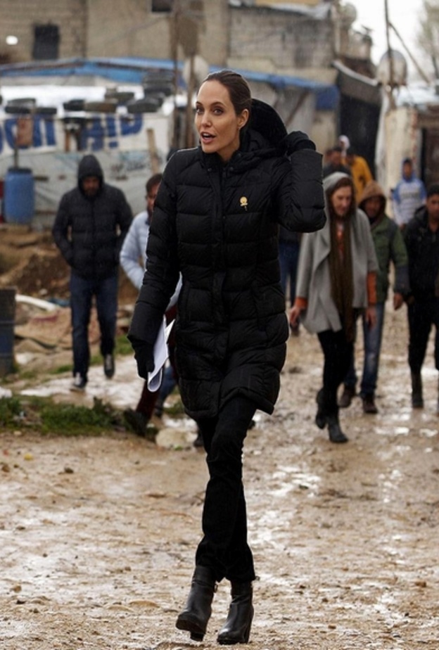 هذا العبء قد استمر طوال السنوات الماضية، المجتمع الدولي عليه أن يقوم بواجبه اتجاه ازمة اللاجئين