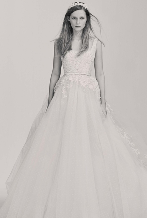 فستان عرس قصير مناسب لعروس قصيرة القامة من ايلي صعب Elie Saab