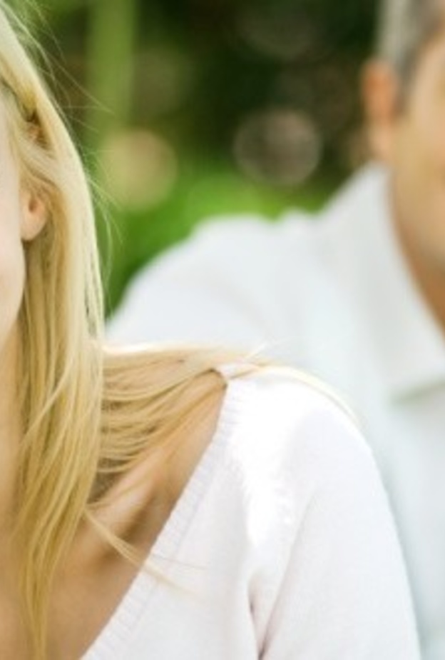 اسرار انجذاب الفتاة الى الرجل الاكبر منها سنا