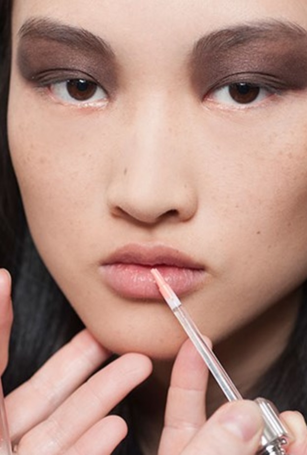 ظلال عيون طاغية و شفايف نود لمجموعة ديور كروز 2017 