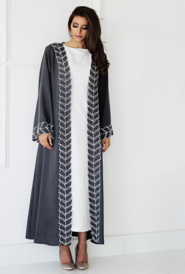 عباية من Endemage  بتصميم عصري راقي لاطلالة مسائية على السحور