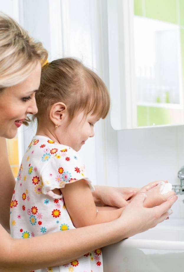 علمي طفلك كيفية انتقال الجراثيم بطرق سهلة وذكية 