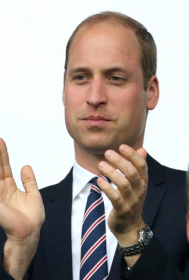 الامير وليام وسط مشجعي منتخب انجلترا