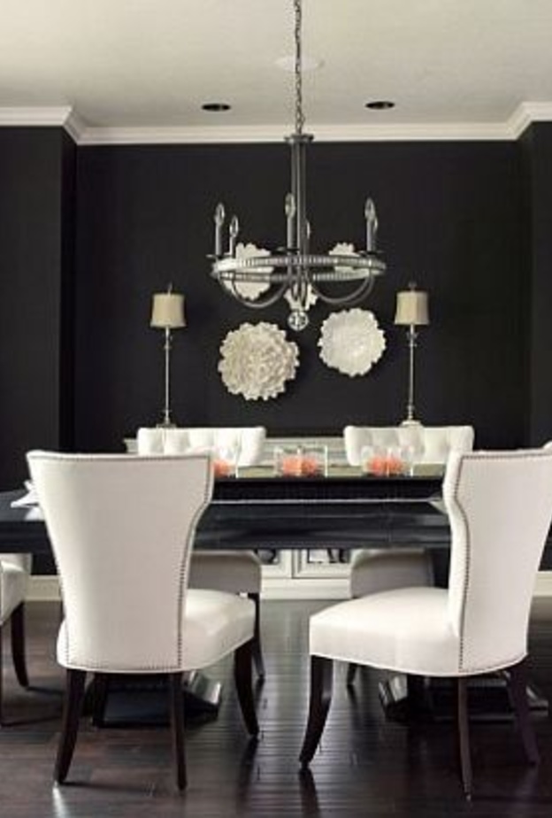 اناقة وفخامة اللون الابيض على مائدة الطعام