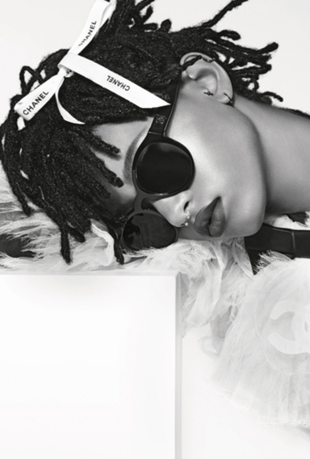 ويلو سميث الوجه الاعلاني لجموعة نظارات شانيل لخريف وشتاء 20162017