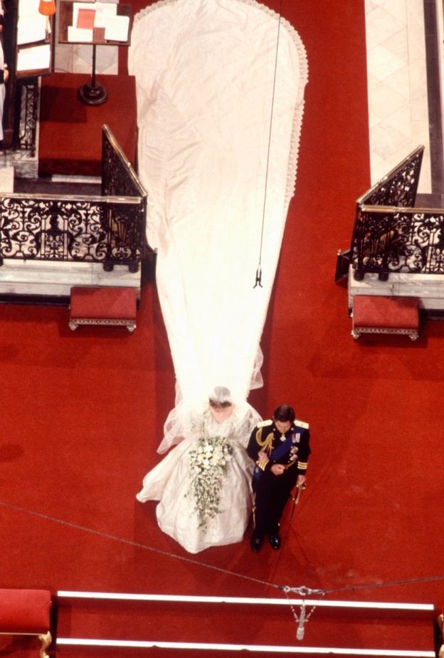 فستان زفاف الليدي ديانا 