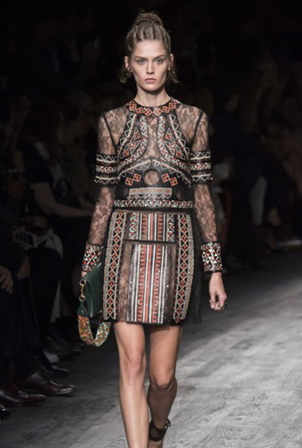 من مجموعة الألبسة الجاهزة لدار فالنتينو لموسم خريف 2016