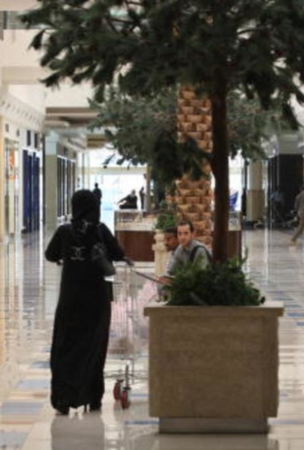 سبب اصدار هذا القرار هو بسبب عزوف الشباب العمل بها بسبب طول اوقت 