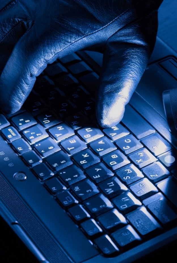 عقوبات بالسجن والجلد للمتهمين في القاضايا الالكترونية