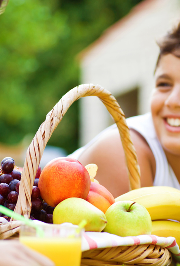 فيتامينات وعناصر هامة لنمو الابناء في مرحلة المراهقة