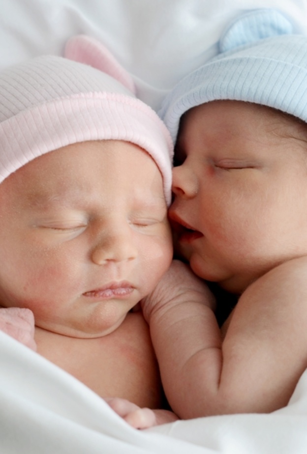 ولادة الذكور اصعب واشد ألماً من ولادة الاناث فما اسباب ذلك؟