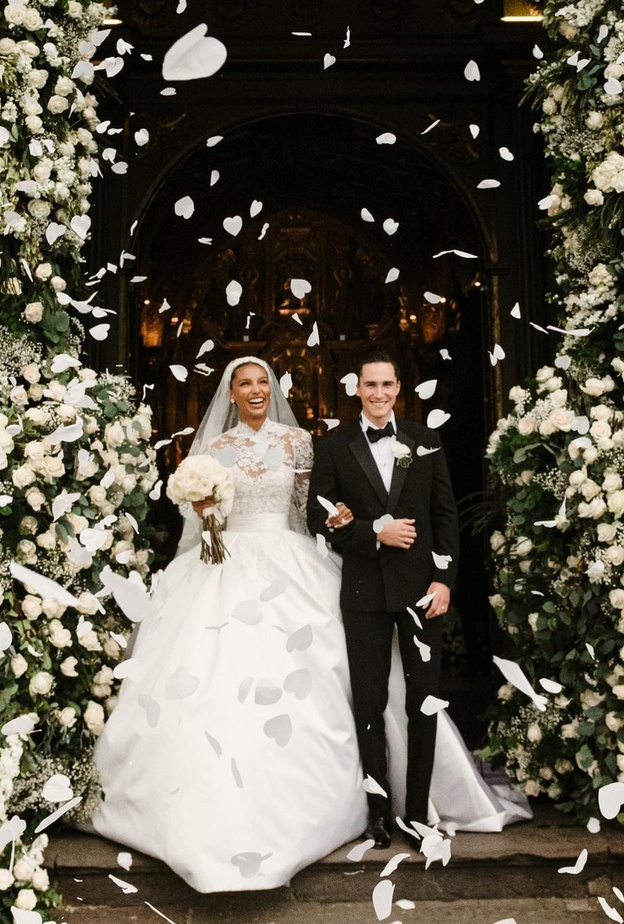 جاسمين توكس بفستان زفاف ملكي من تصميم زهير مراد