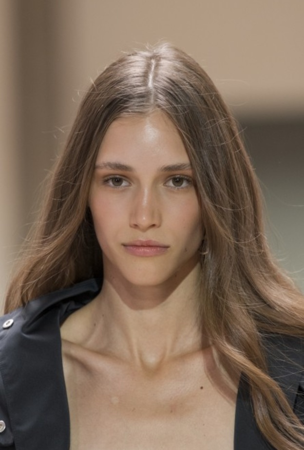 أجمل صيحات الحواجب الناعمة لربيع 2022 من Ermanno Scervino