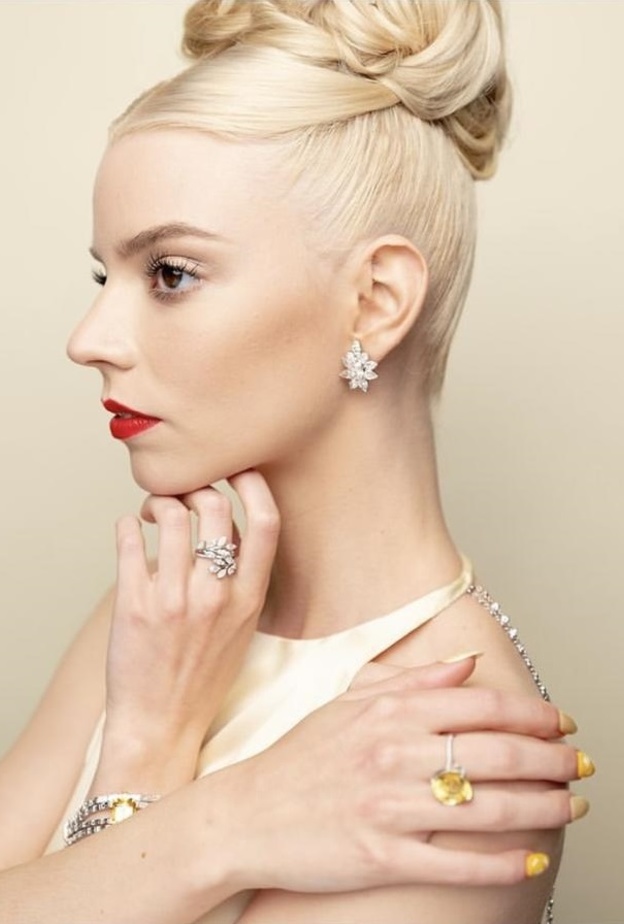 ألماس تيفاني الأصفر على آنيا