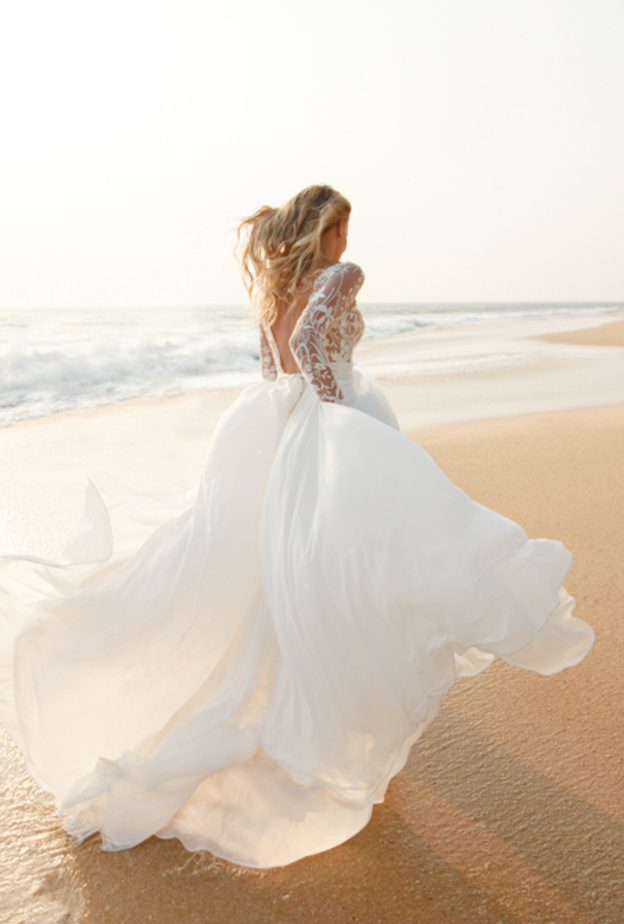 استمتعي بأجمل لحظات العمر على شاطىء البحر