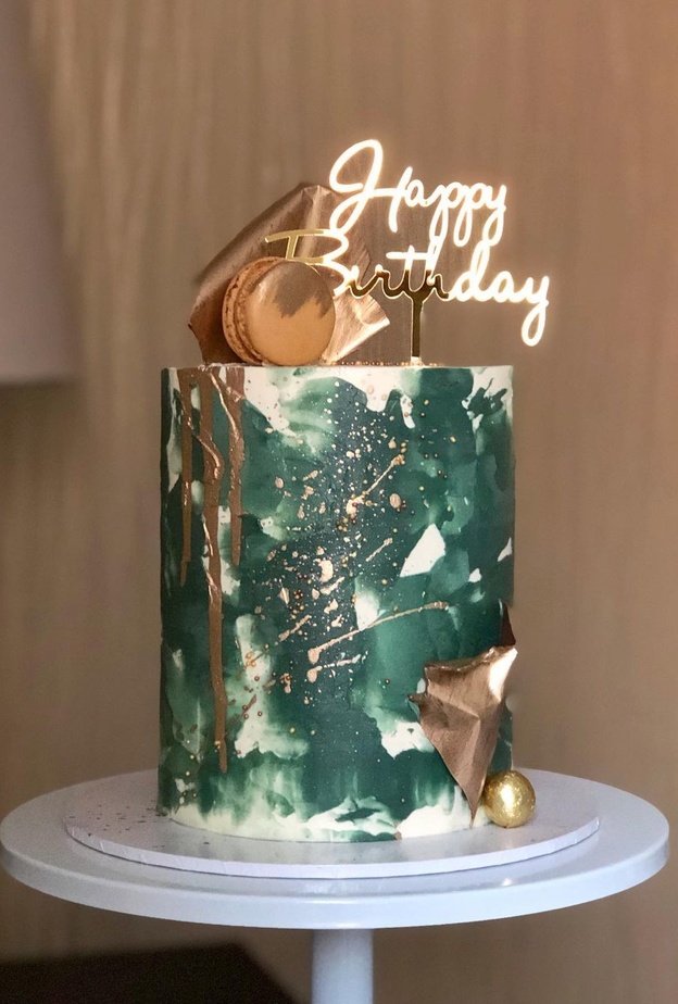 اشكال كيكات زفاف باللون الاخضر بمناسبة اليوم الوطني السعودي