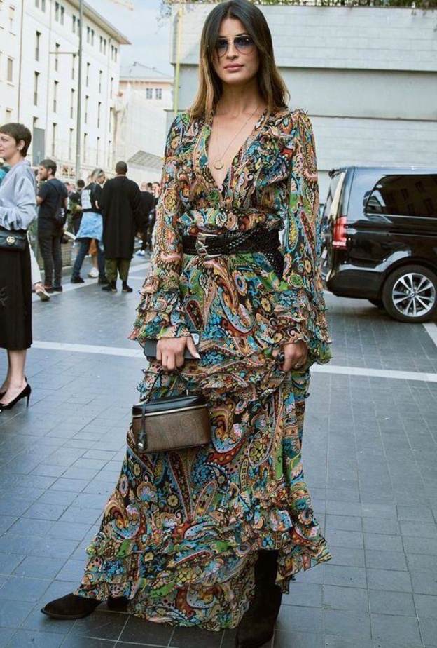 اطلالة ريم السعيدي بفستان منقوش مع الكشكش من Etro