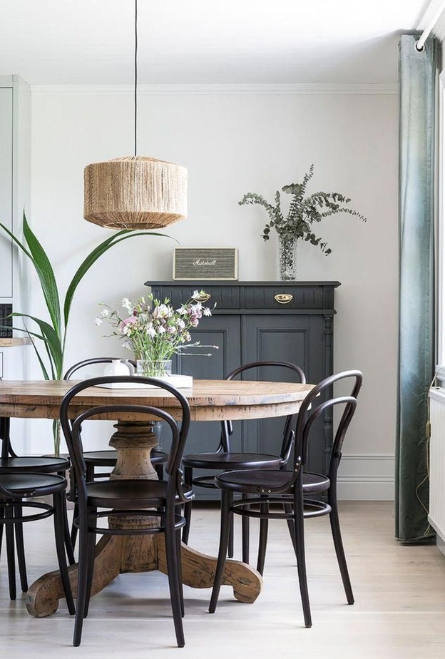 الأسود يضيف الجاذبية علي غرف الطعام