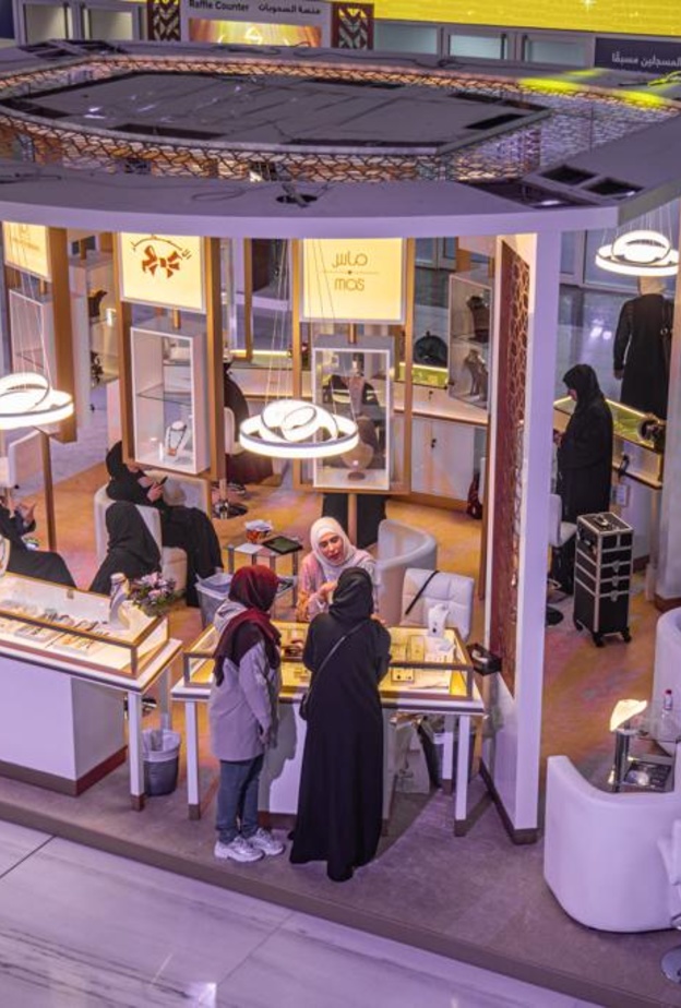 العديد من الانشطة بانتظار زوار معرض الشرق الأوسط للساعات والمجوهرات - وكالة أنباء الإمارات
