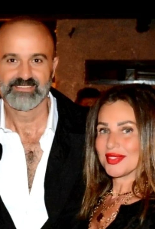 الفنان ايمن عزب مع زوجته المذيعة نيفين عادل- انستغرام عزب