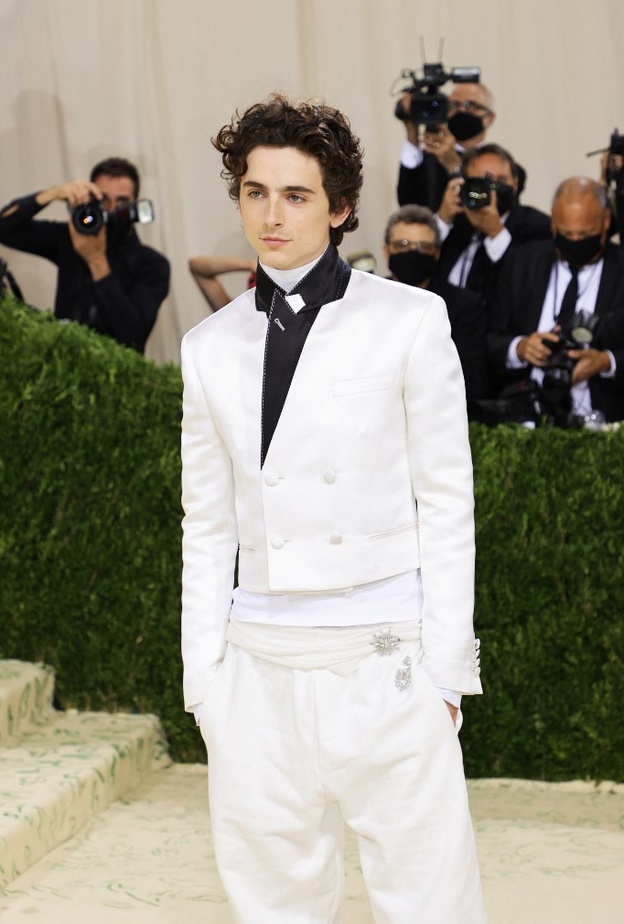 الممثل تيموتي شالاميه Timothée Chalamet بمجوهرات كارتييه Cartier