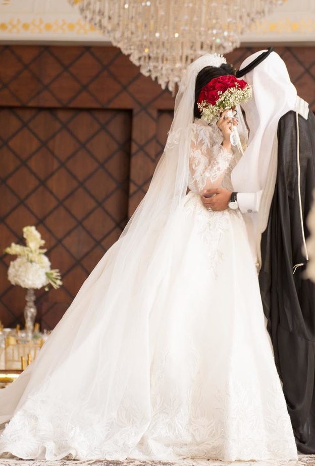 تصوير عروسين بكاميرا المصوره غدير القنفدي