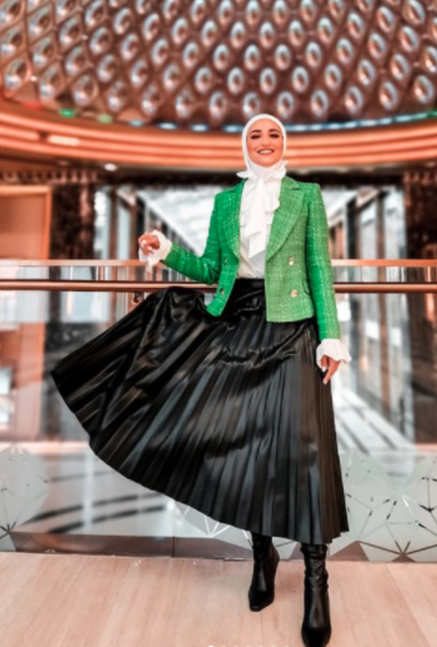 أفكار تنسيق التنورة البليسيه للمحجبات على طريقة دلال الدوب