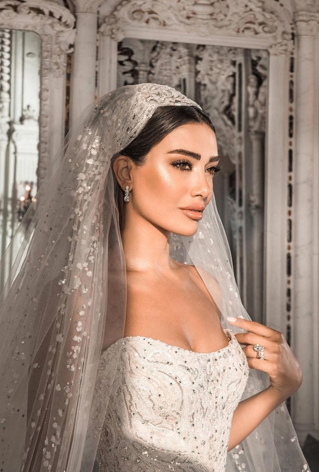 جيسيكا عازار بتسريحة الرفع في حفل زفافها- انستغرام جيسيكا