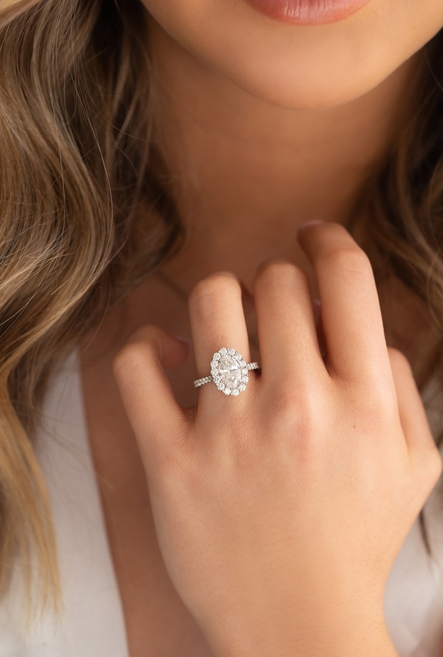  نصائح لجعل خاتم خطبتك يبدو أكبر حجما مما هو عليه