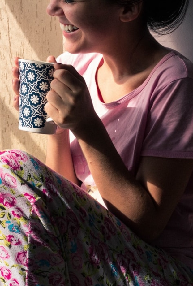 فوائد شرب الشاي وتأثيره على جودة النوم