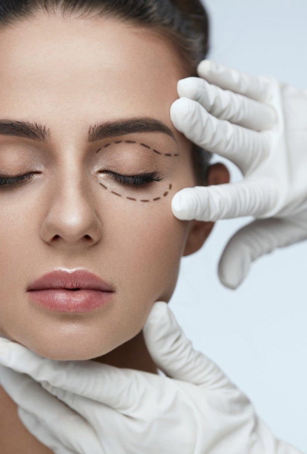أبرز أنواع عملية تجميل الجفون وأهم أضرارها