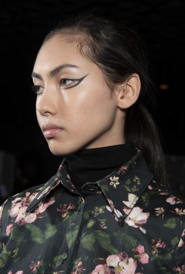 الآيلاينر الغرافيكي من عرض Erdem