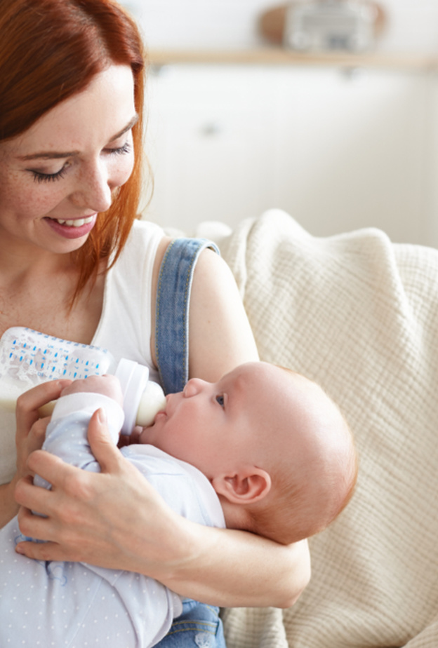 طريقة تعويد الرضيع على الرضاعة الصناعية