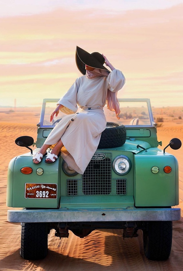 أفكار لتنسيق التوب الأبيض مع التنانير للصبايا المحجبات