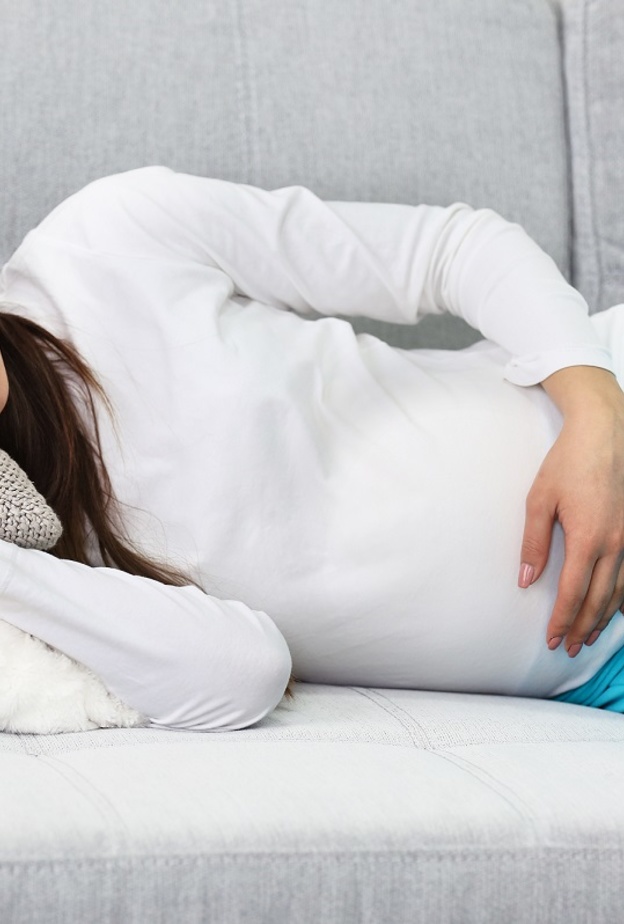 طريقة النوم الصحيحة للحامل في الشهر الثالث