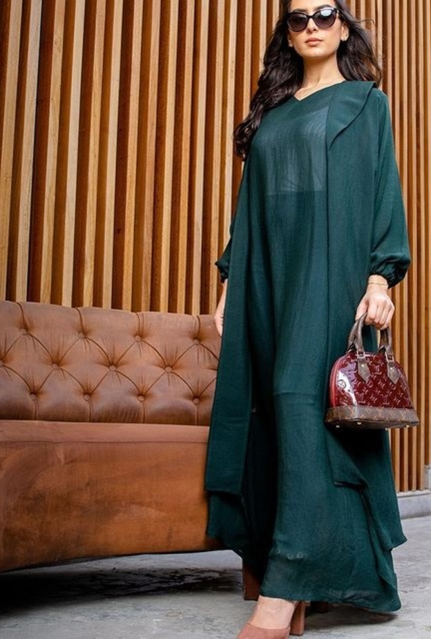 عبايات باللون الاخضر انستقرام@louzan.abaya