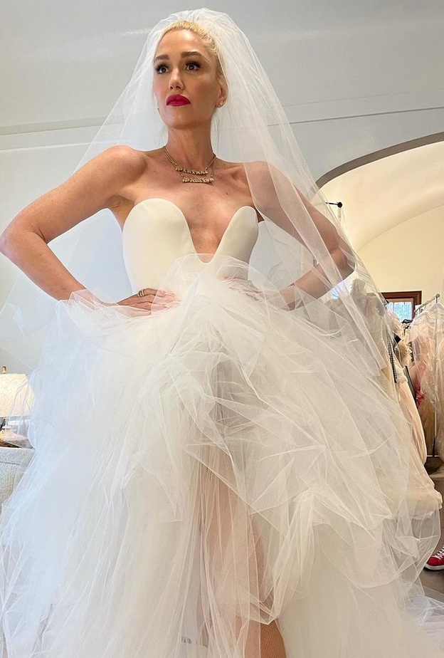 غوين ستيفاني تكشف كواليس اختيارها لفستان زفافها