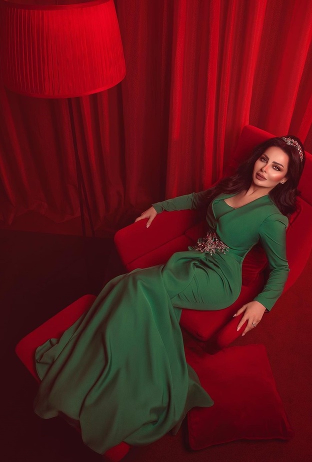 فساتين خطوبة باللون الاخضر انستقرام@dianakarazonw