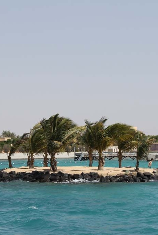 قضاء اليوم على شاطئ سيلفر ساندز SILVER SANDS BEACH في جدة