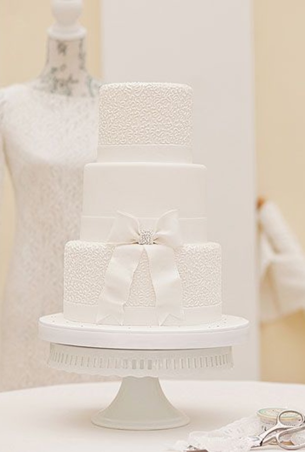 كعكات الزفاف المزينة بأشكال الخرز أو اللؤلؤ